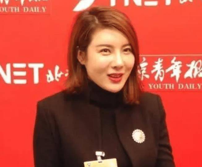 射击冠军杜丽,满脸痘痘消失,蜕变成"女神",如今39岁风韵犹存