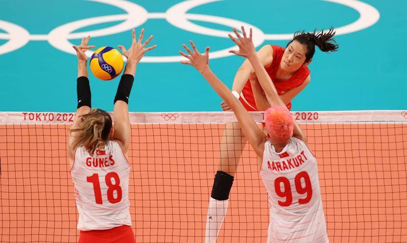 奥运冠军朱婷:超生的第3胎,初中差点辍学,幸好命运眷顾了她