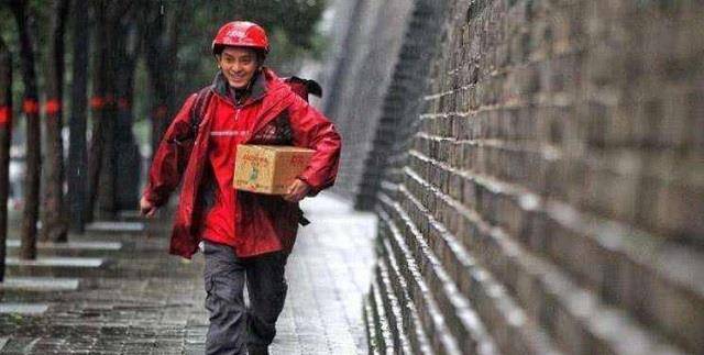 刘强东:在京东干满5年的钱能买房,如今001号快递员有房了吗?