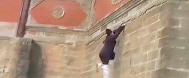 民国飞贼草上飞,盗广州首富巨款潜逃,因美娇娘暴露其行踪引杀祸