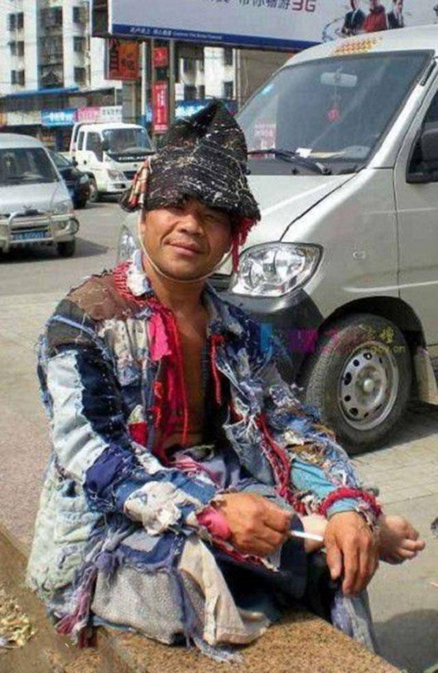 他就是把要饭当职业,几十年行走江湖,被称为中国最牛乞丐的宋天福