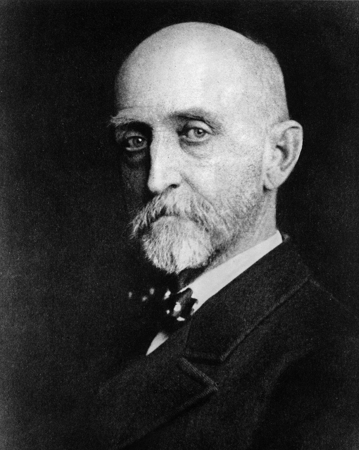 (阿尔弗雷德·赛耶·马汉)比如,为了诠释老罗斯福的"门罗主义",美国