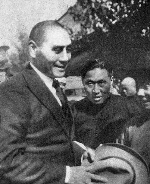 刘湘抗战死后,他的后人又是什么结局?在自家建的学校被同学欺负