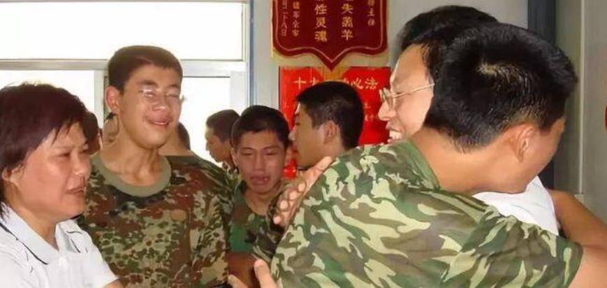 永信会逐个检查孩子们的日记,一旦发现里面有着一点点悲观或者是不满