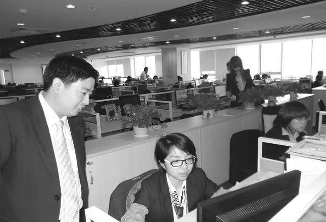 叶国富:从中专生逆袭集团董事长,靠卖小饰品挣下221亿身家