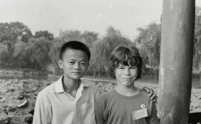 马云不为人知的"外国爸爸",自从有了他之后,人生就变得像开挂