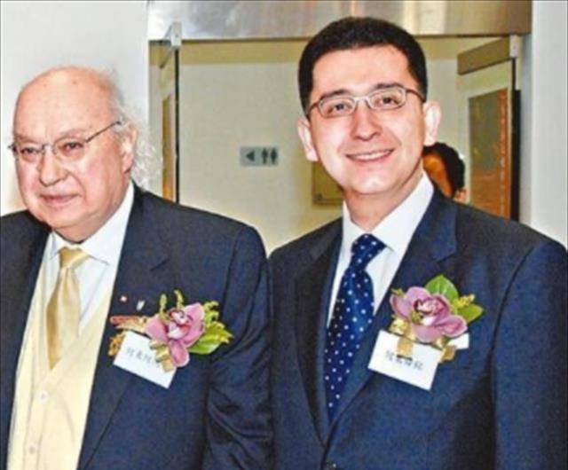 彼时,陈复生与麦瞬铭已经离婚数年有余,在此期间,二人甚少联系,他们的