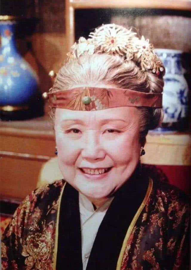 两大家族联姻,未过百天,新娘突然去世,死因成谜,七十年后解开