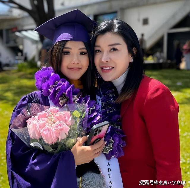 林慧晶表示:"小宝贝,未来属于你.