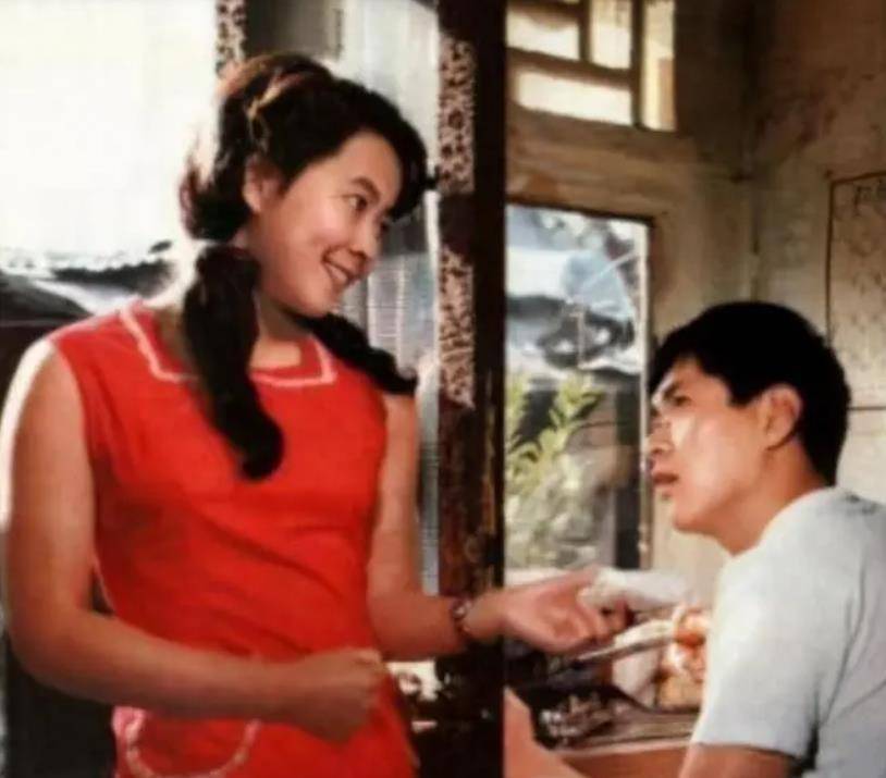 83年西安一女子与130人发生关系,聚众舞会逼女儿参与,被判死刑_马燕秦