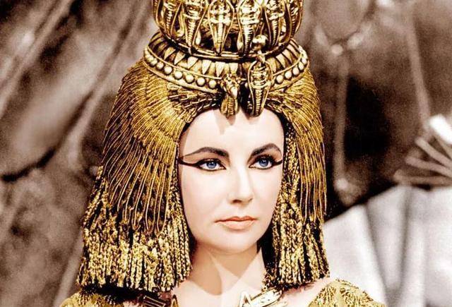 埃及艳后去见凯撒大帝之时,为啥要脱掉衣服?这是罗马的规矩