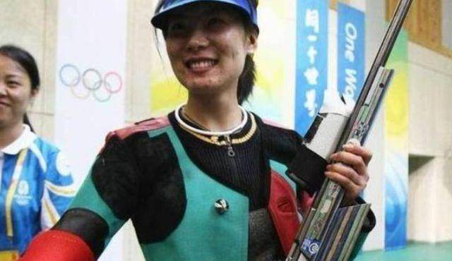 射击冠军杜丽,满脸痘痘消失,蜕变成"女神",如今39岁风韵犹存