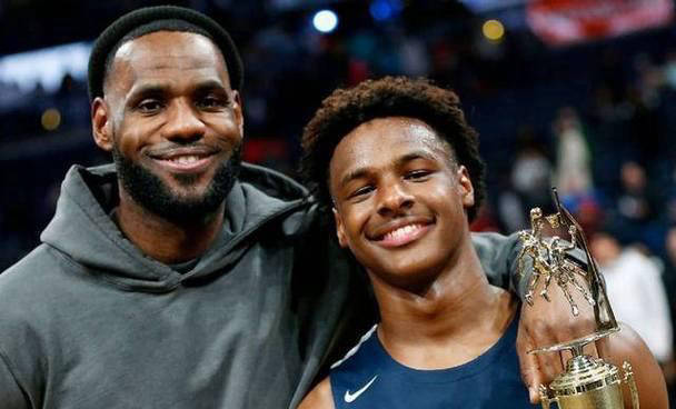 詹姆斯呼吁网暴者宽容对待布朗尼的nba之路