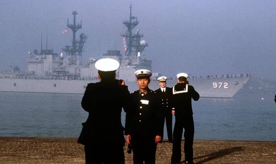 中国当即撤走仪仗队表明态度_海军_港口_尊严