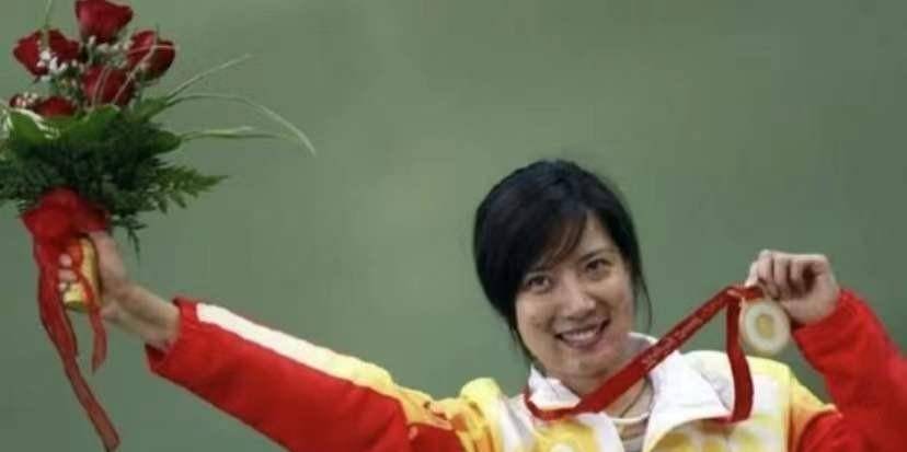 射击冠军杜丽,如今满脸痘痘消失蜕变成"女神",39岁风韵犹存