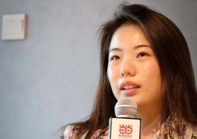 《打开天窗》是蒋方舟的代表作品,也是引领她走上成名之路的作品.