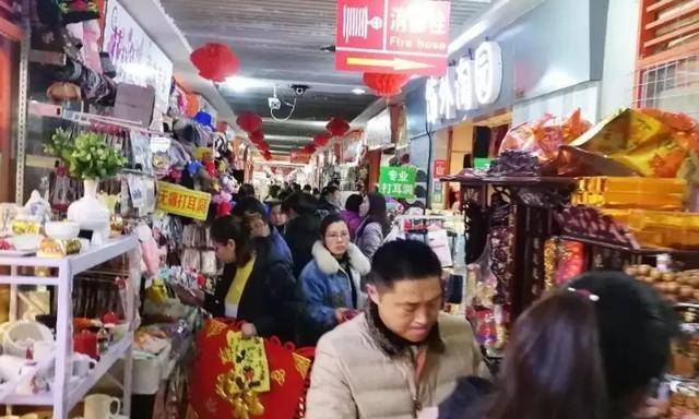 叶国富:从中专生逆袭集团董事长,靠卖小饰品挣下221亿身家