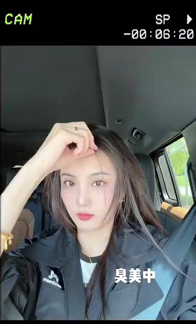 王君瑞是北京人民艺术剧院年轻的演员,同样也是辽宁籍.