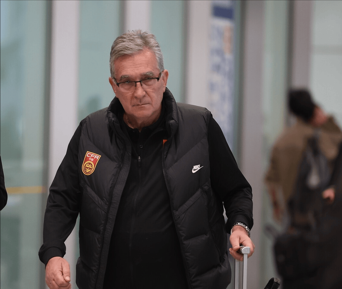 其实不难猜,他想重组"巴西三叉戟"_国足_沙特队_阿兰