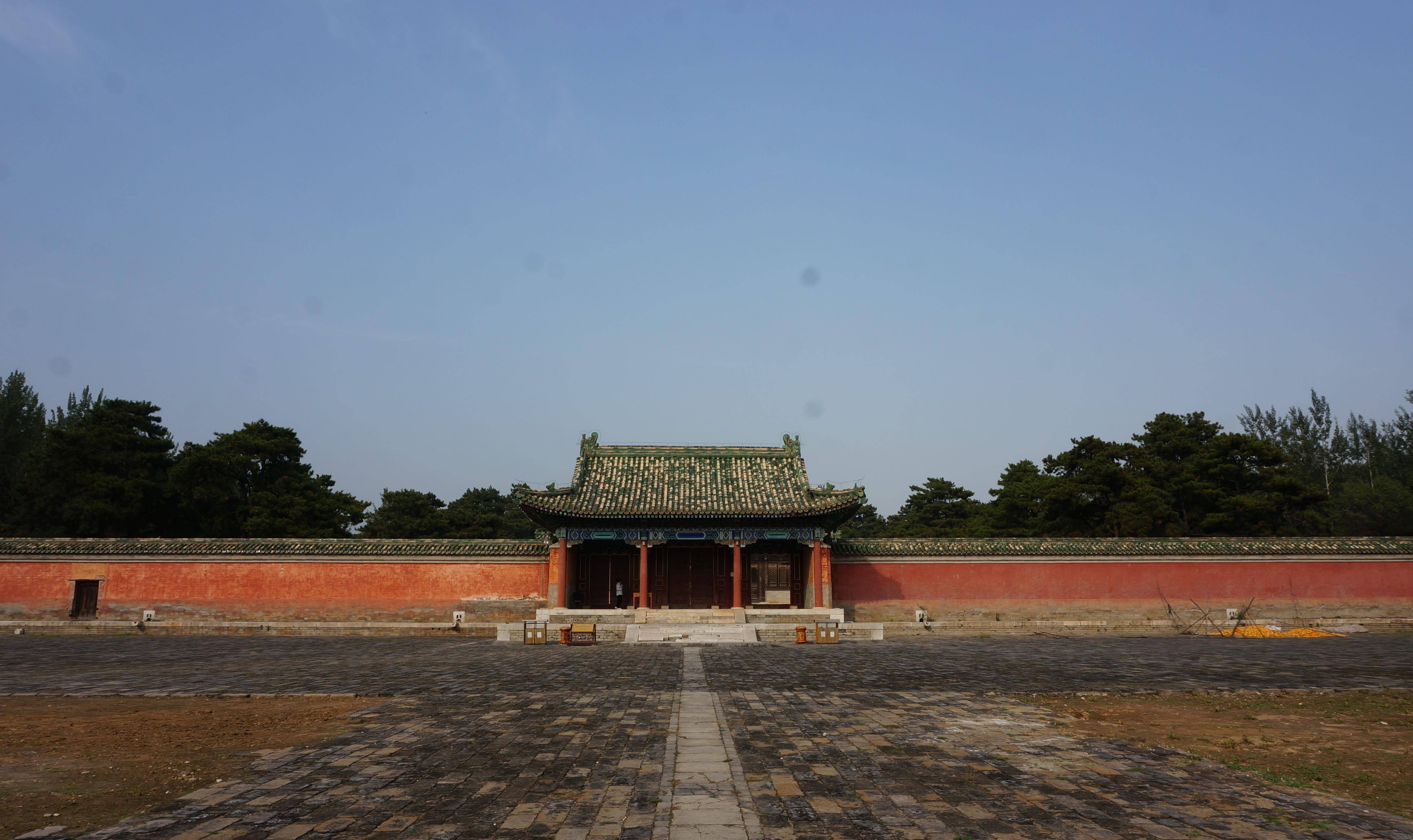 盗墓者喜欢从棺材小头凿盗洞,而非撬棺,为什么?过去木匠都懂的