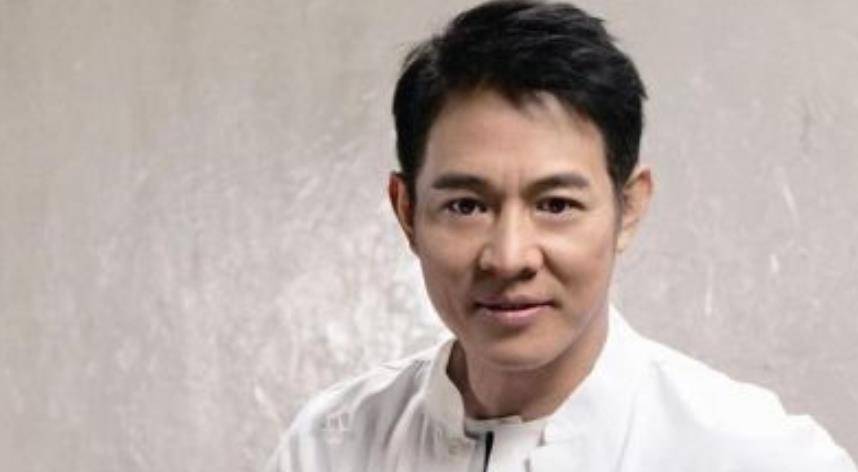 李连杰为了利智,放弃孩子净身出户,还签"卖身契"为其还债