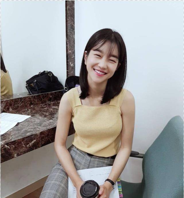 指南韩国女星再被曝不把工作人员当人看,强制不让吃饭睡觉