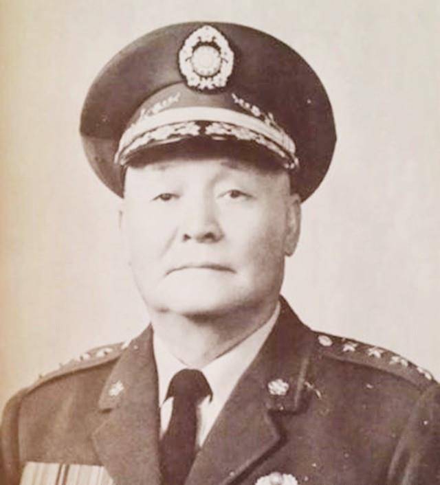 为此,刘玉章更是以"保存实力"为借口,给蒋介石打了