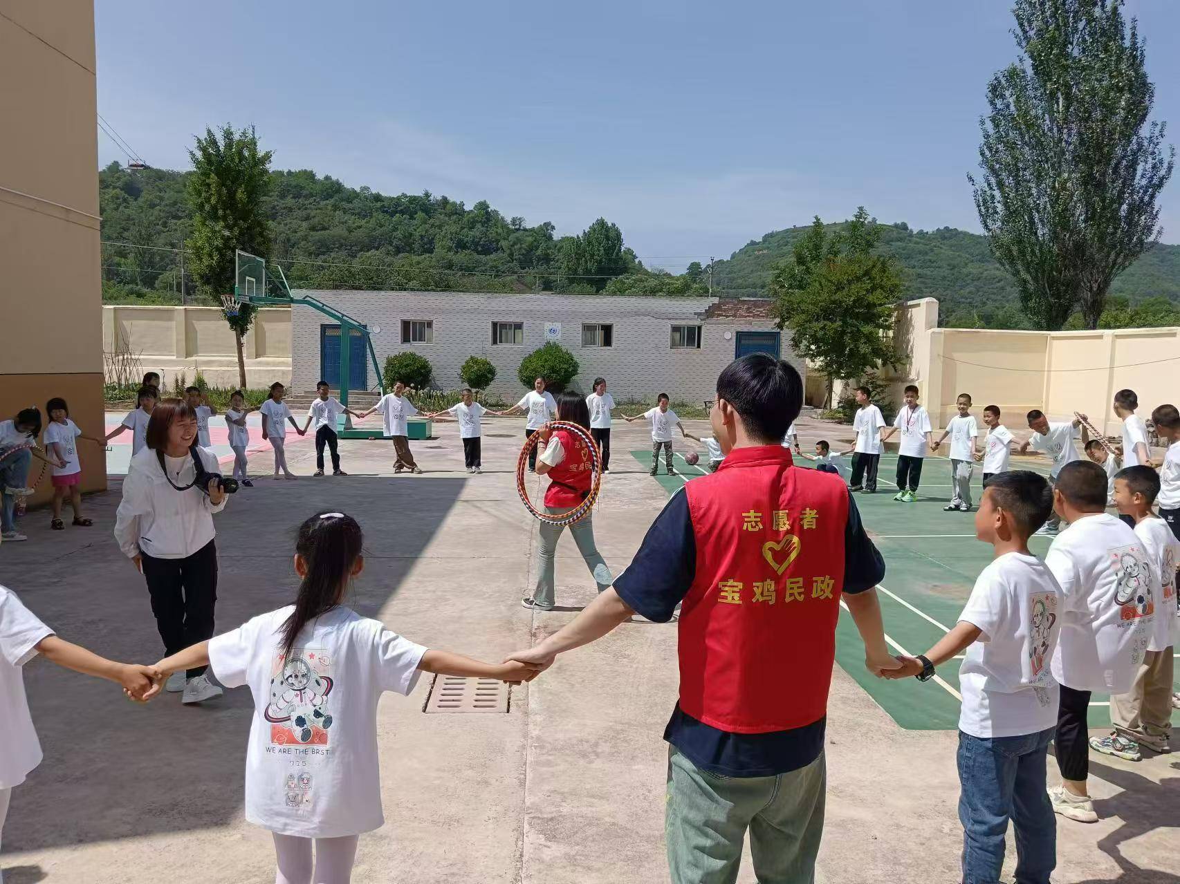 宝鸡千阳县组织开展"心手相连,幸福童年"留守困境儿童庆"六一"活动