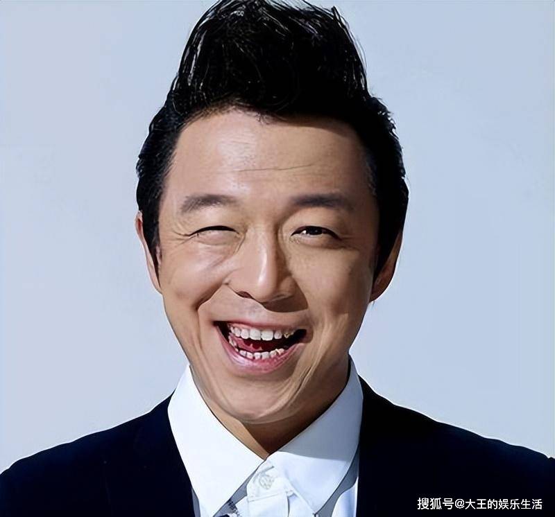 长得显小有多好?这8对明星,明明是同龄人,看着却好像差了20岁