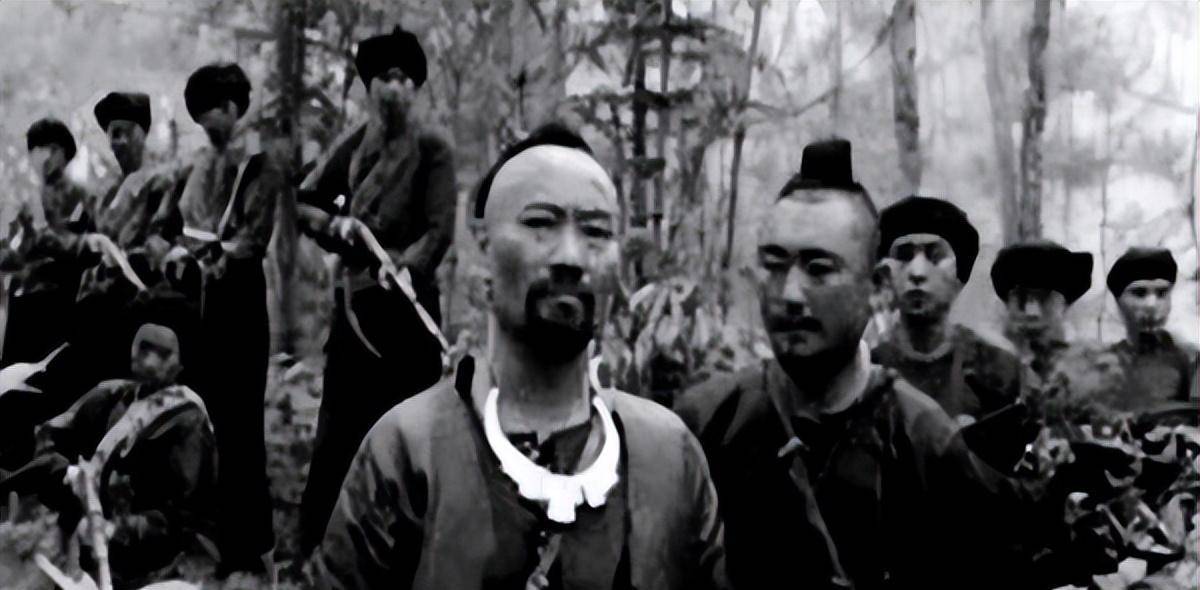 悍匪魏成弟飞扬跋扈,十四次谈判拒绝归降,却将私藏黄金吞入腹中