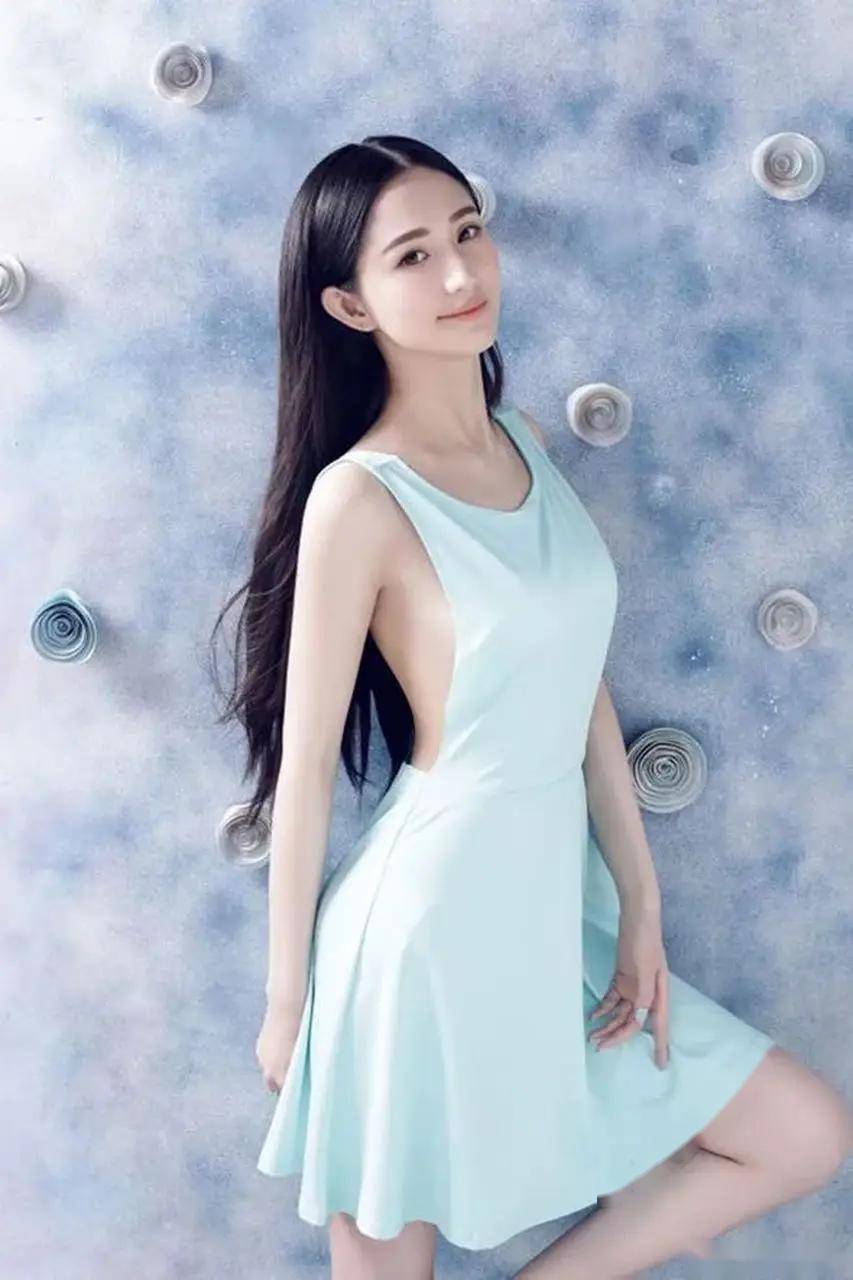 人间尤物蓝燕:美貌与才华并存,这谁顶得住的魅力女神