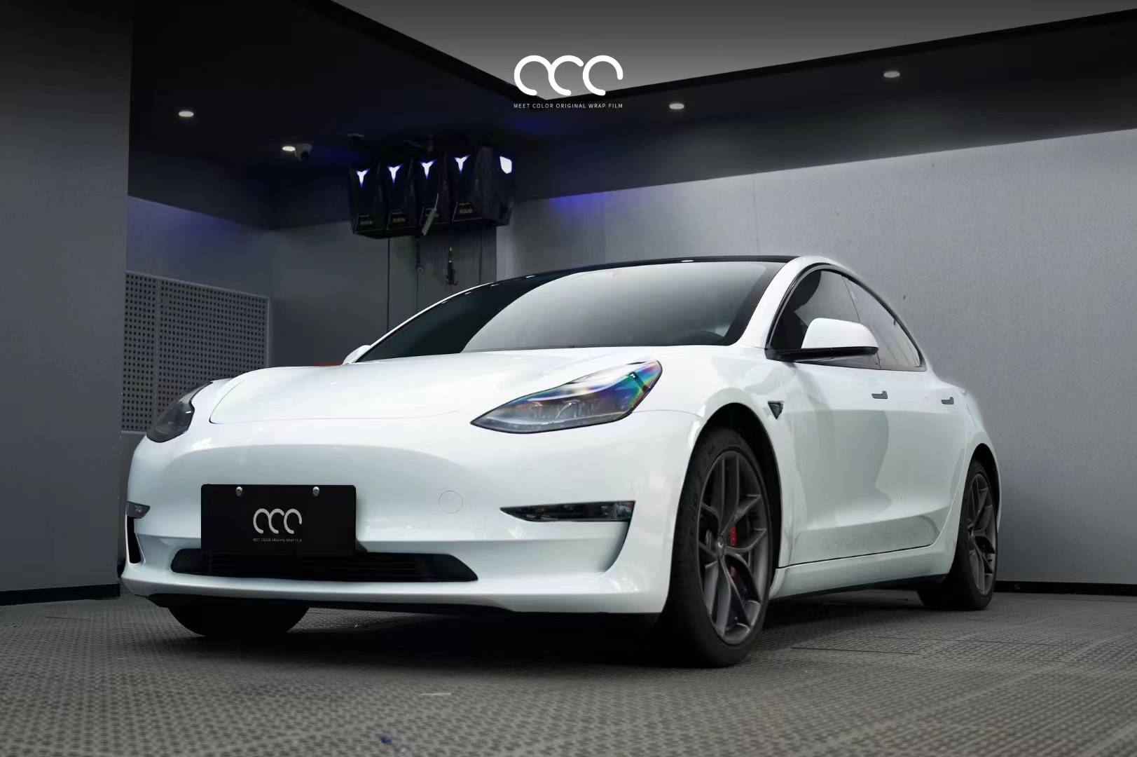 漫彩:特斯拉 model 3彼得白改色膜,有着独特的调性