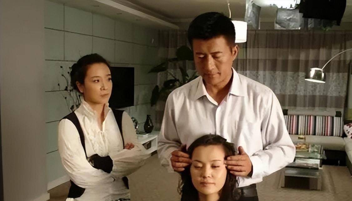 梁爱琪:戏里没人能抵挡她的富婆魅力,傅彪是她一生的"贵人"