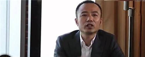 俞凌雄是浙江宁波人,小时候就展现了他的"商业头脑",同学们都为作业