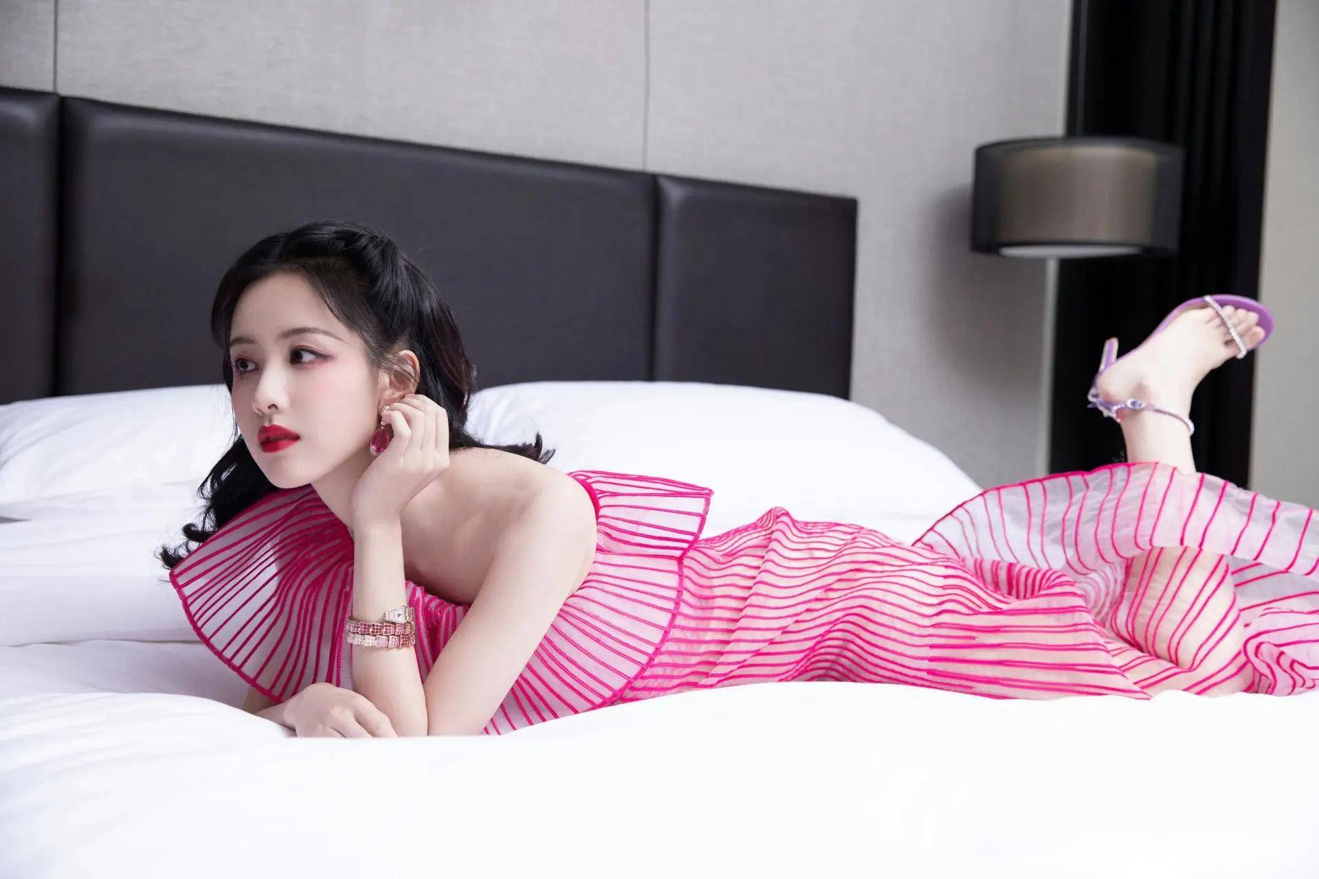 陈都灵,这身材这美貌,女神的风采让人无法抗拒,这谁顶得住!