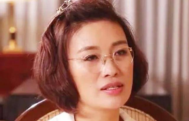 温州女富豪胡洁:前夫贪污入狱16年,二婚嫁周立波,送百万保时捷