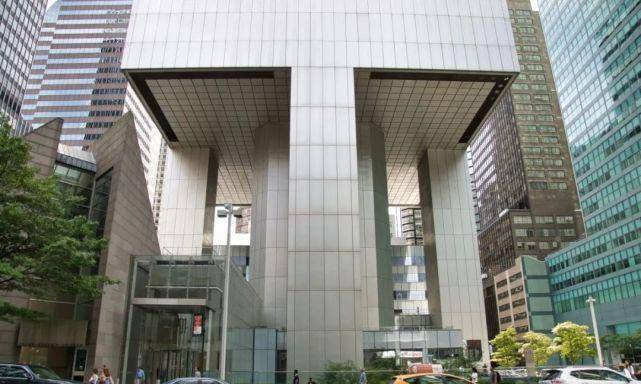 而合并后的花旗集团,则把企业中心设在了美国纽约市,列克星敦林荫大道
