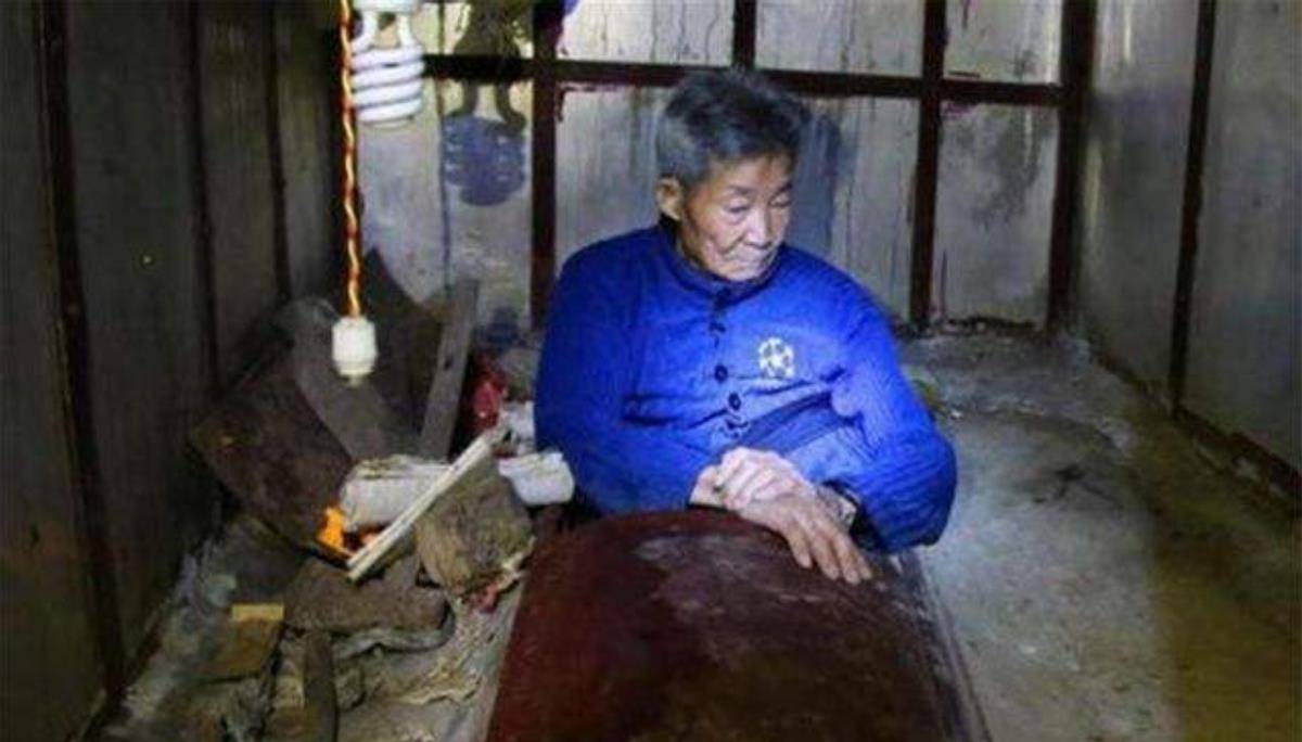 湖南大山有一座"活人墓",墓内机关重重,居住着一位90多岁老人