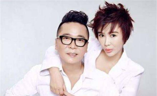 事业和爱人同样会投入百分之百的热情,李春波与王红幸福的生活在一起