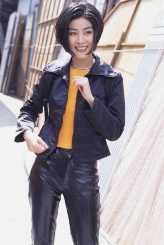 天后陈慧琳现身成都街头,素颜黑胖却气场强大,网友:dna动了