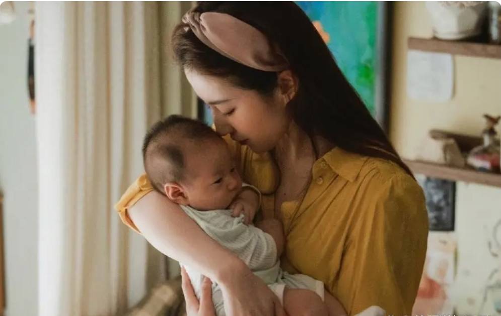 刘亦菲开始演"妈妈",杨幂还在演顾古偶,孙俪说的真对