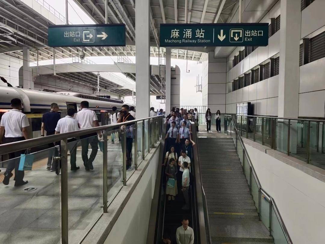 "在此之前,我要先从南沙客运港搭地铁四号线到蕉门,换乘公交快线k6到