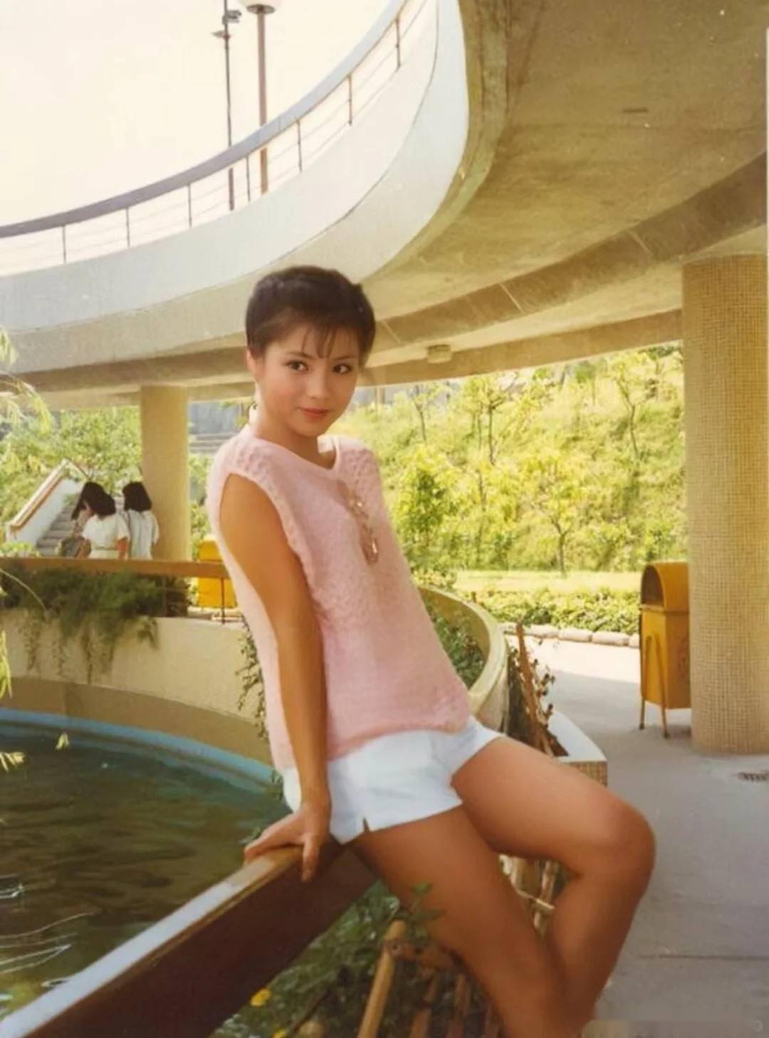 翁美玲的美貌与才华,性感甜美的身材让人难忘!