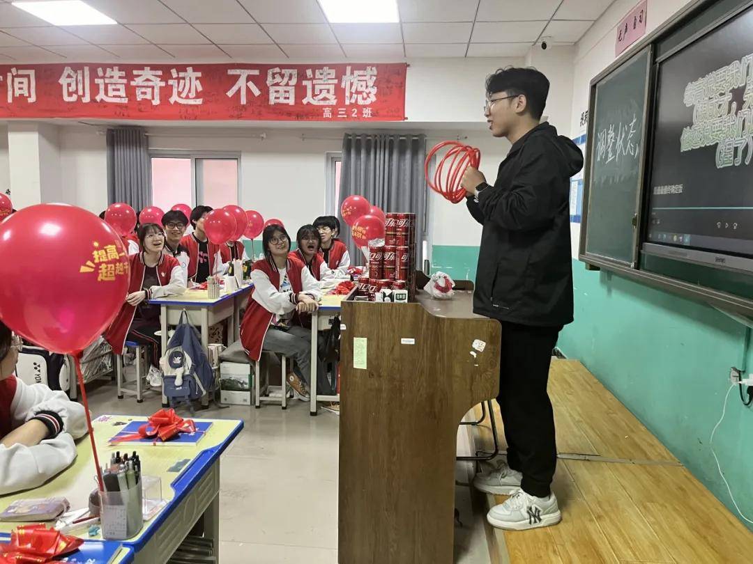 套住梦想 圈住希望 |金石中学举行缓解压力,笑迎高考之套圈减压活动