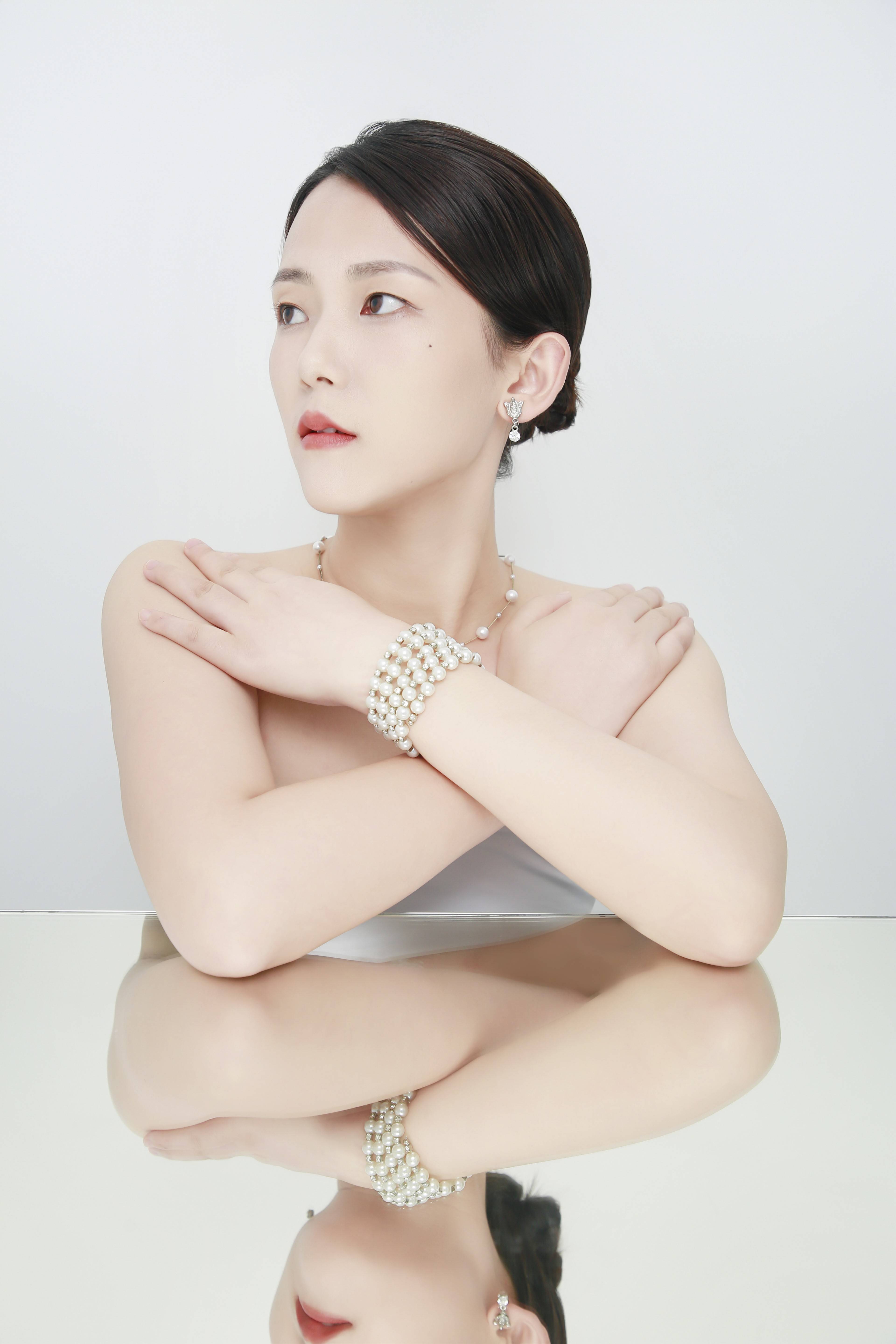 魅力无限,女模凌黎时尚风暴来袭