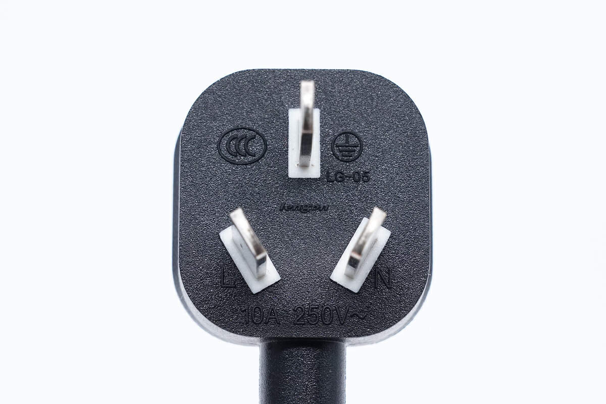 2c2a多口设计,四口同充无需等待,良工67w氮化镓快充插座评测