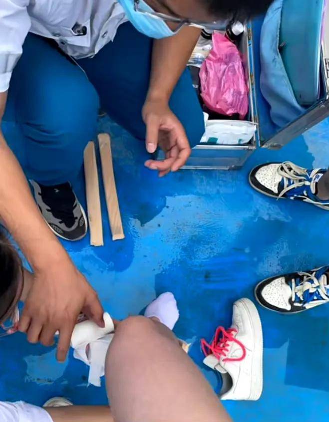 《快乐向前冲》节目选手摔伤,怪节目组?怪景区?还是怪选手?