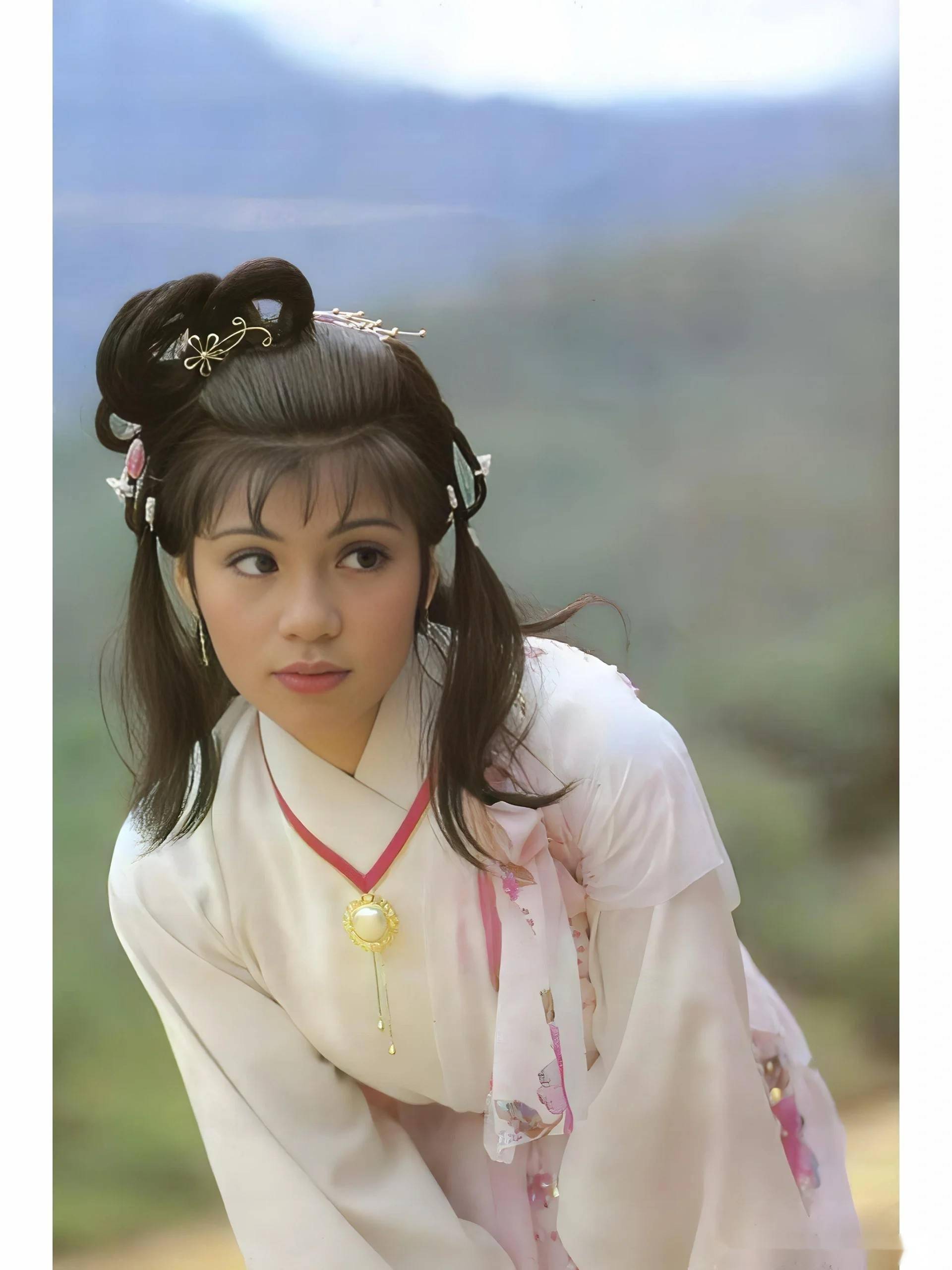 翁美玲的美貌与才华,性感甜美的身材让人难忘!