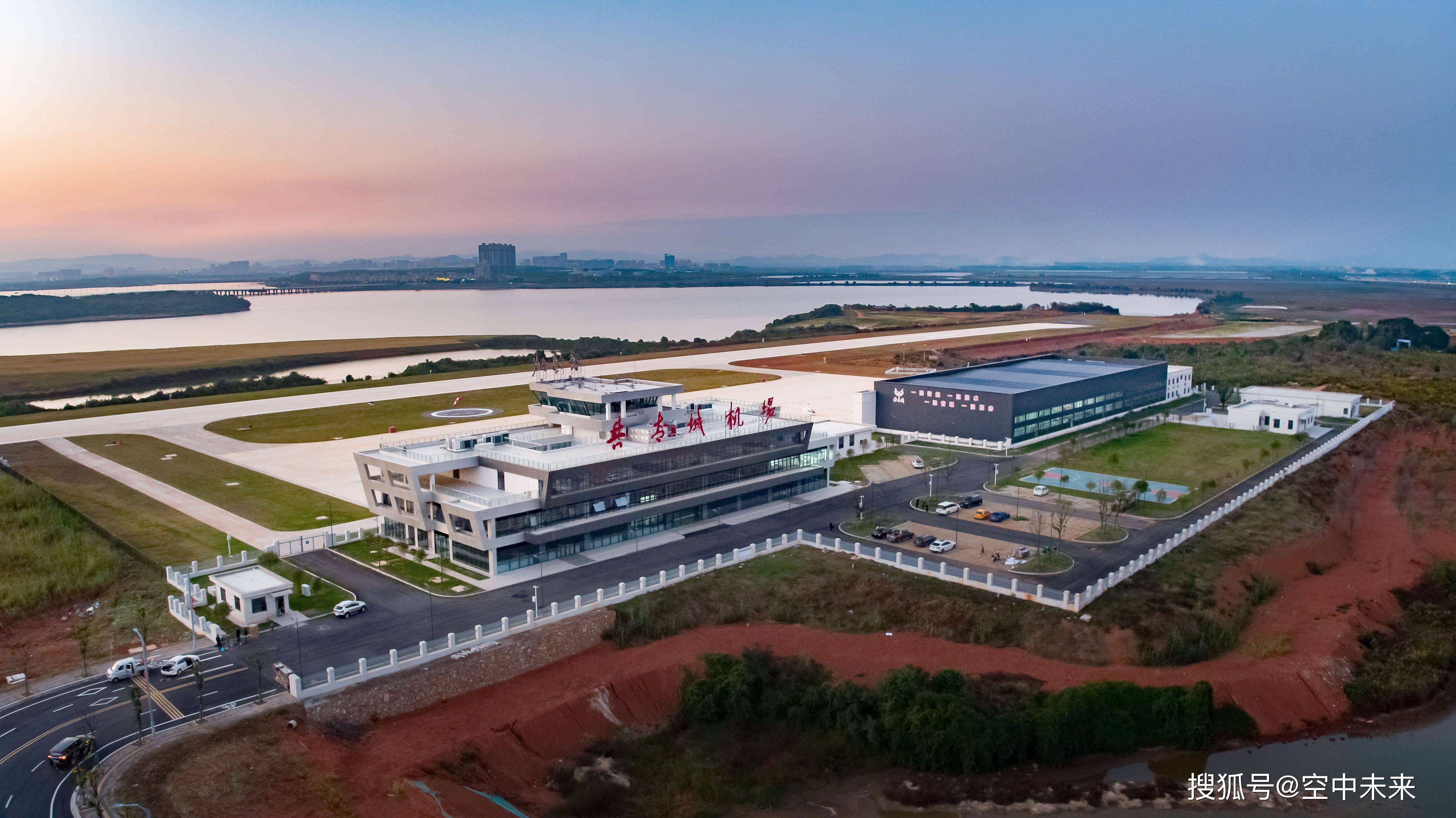 2万平方米.机场距离南昌市,九江市区开车约50分钟.