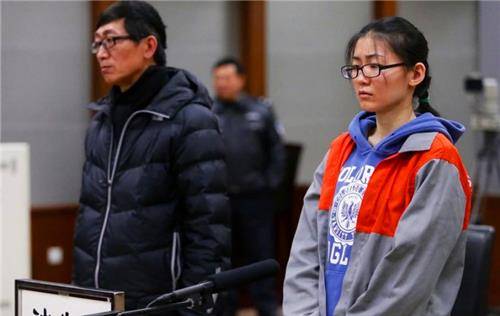 北京一女子,因拒缴40元停车费,撞死收费员,祖父称在家横惯了_杨雪鸥